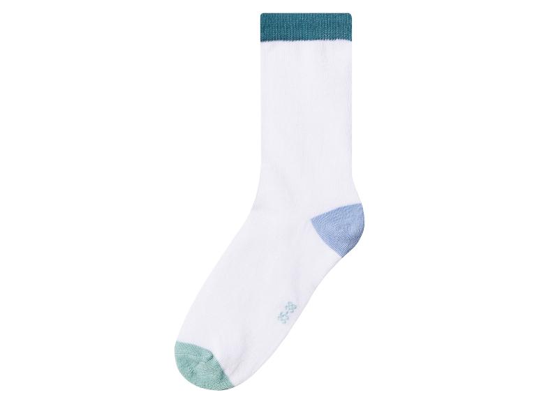 Chaussette blanche avec bord vert et talon bleu