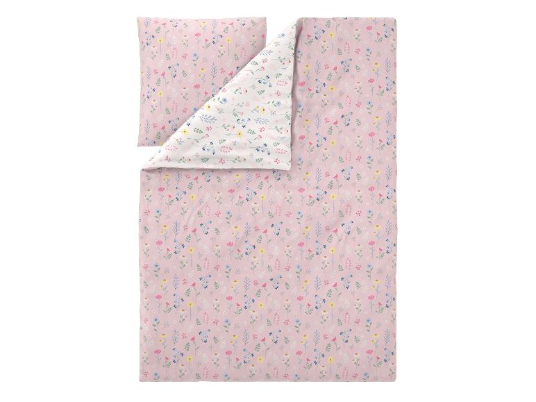 Parure de lit enfant rose à motif floral, avec housse de couette et taie d'oreiller.