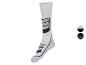 Chaussettes de sport grises avec des rayures noires.