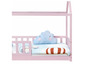 Un lit d'enfant rose avec un oreiller en forme de nuage.