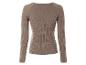 Un pull en maille marron à manches longues
