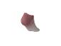Chaussette de cheville unique rose et blanche rayée avec texte sur la semelle.