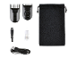 Accessoires de tondeuse: deux sabots, brosse de nettoyage, huile, câble USB et pochette.