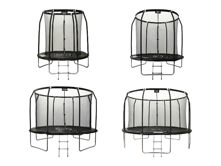 Quatre trampolines ronds avec filet de sécurité et échelle, vus sous différents angles.