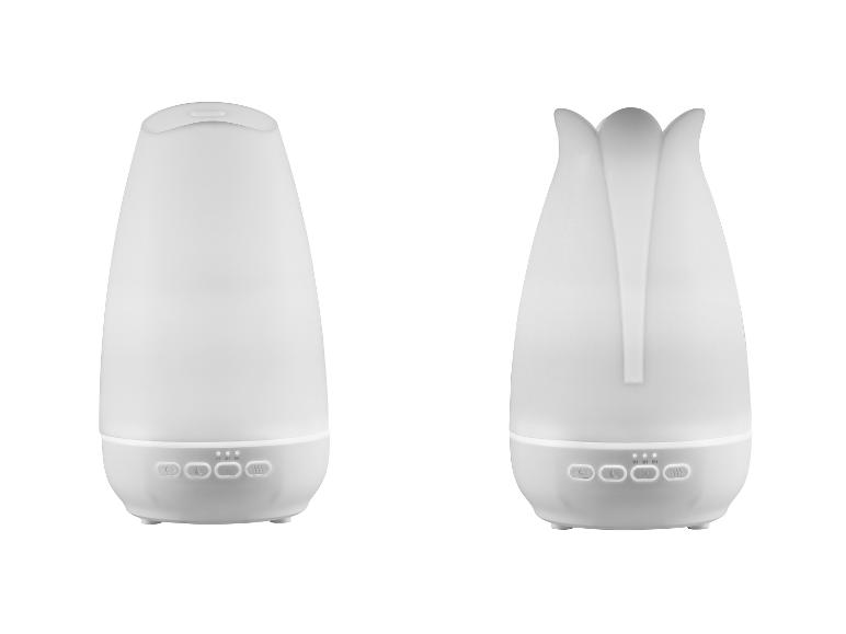 Deux diffuseurs d'aromathérapie blancs, un avec un dessus lisse et un en forme de fleur.