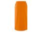 Une longue jupe orange avec une taille élastique.