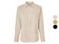 Chemise en lin beige ; disponible en plusieurs couleurs.