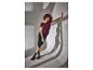 Femme portant un legging capri noir ESMARA® et un t-shirt bordeaux.