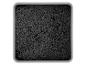 Boîte carrée avec du matériau noir poreux.