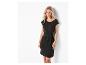 Robe noire cintrée à nouer, style élégant.