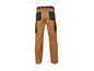Pantalon de travail beige à motif camouflage et poches noires.