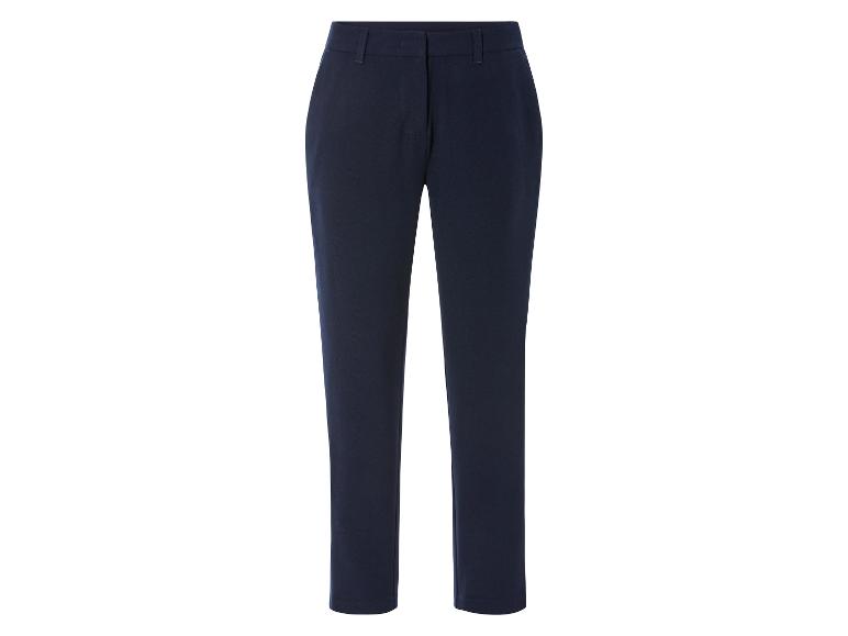 Un pantalon bleu foncé pour femme.