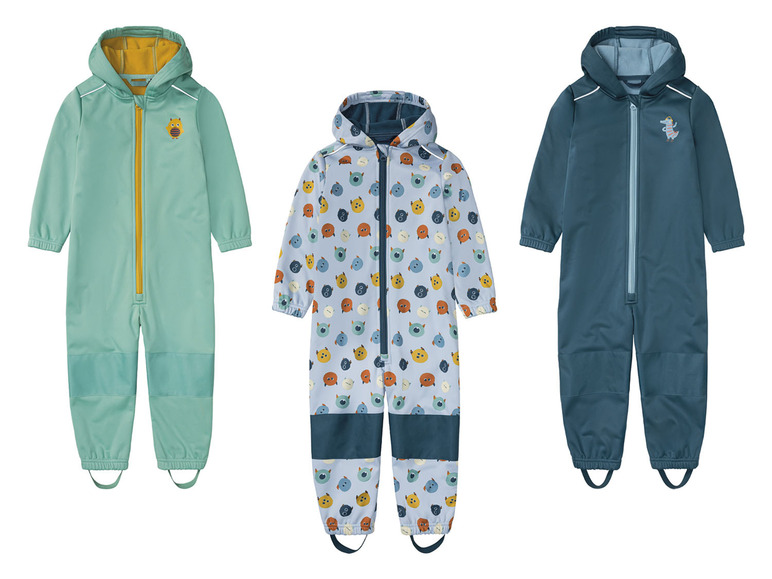 Trois combinaisons imperméables pour enfants avec des imprimés d'animaux.
