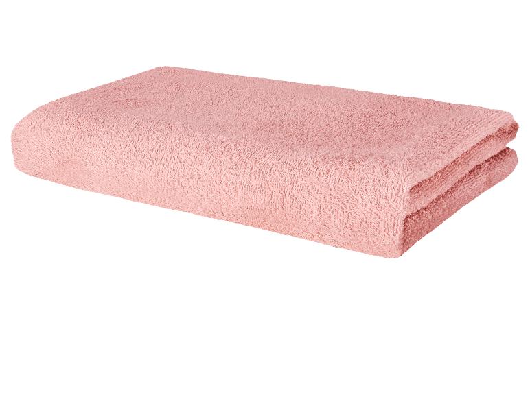 Serviette de bain rose pliée