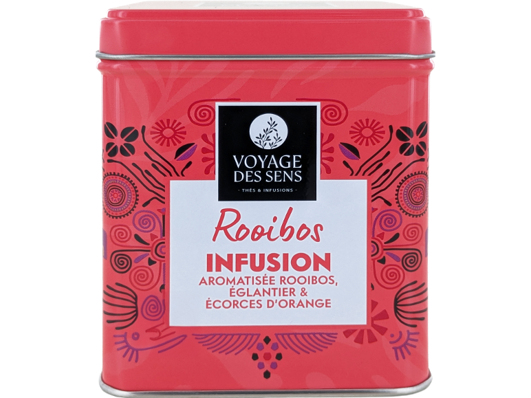 Boîte de thé rouge avec une étiquette blanche, affichant « Rooibos Infusion » et un motif décoratif.