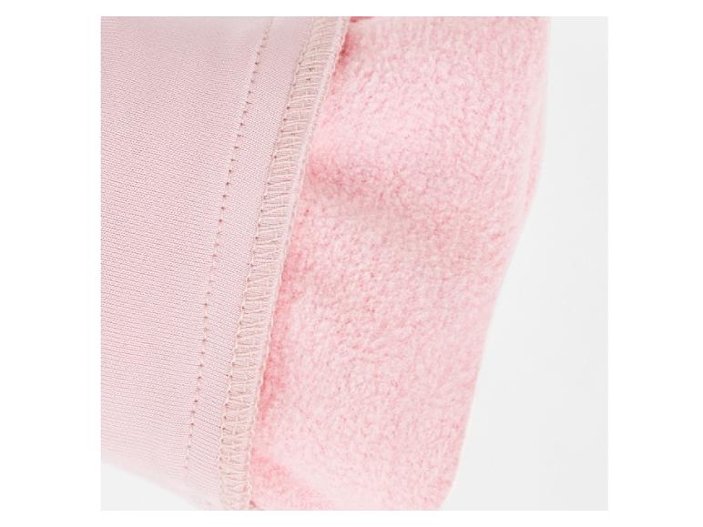 Détail d'un sweat-shirt rose avec doublure en polaire.