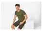 T-shirt et shorts cargo pour homme.