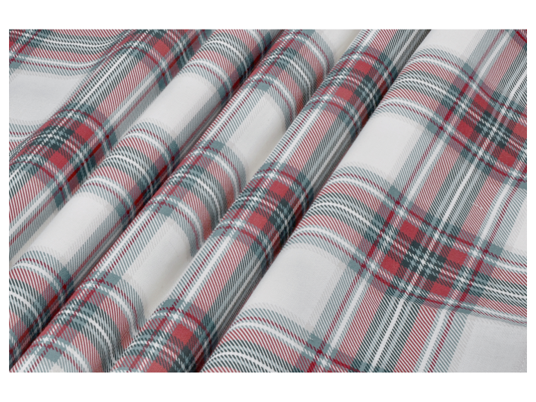 Gros plan d'un tissu à carreaux rouges et blancs avec des plis souples.