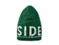 Une beanie verte avec le mot 'SIDE' brodé en blanc.
