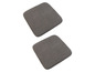 Deux coussins de chaise gris à motif à carreaux.