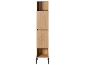 Armoire haute en bois clair avec étagères ouvertes et portes fermées.