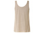Un débardeur beige pour femme.