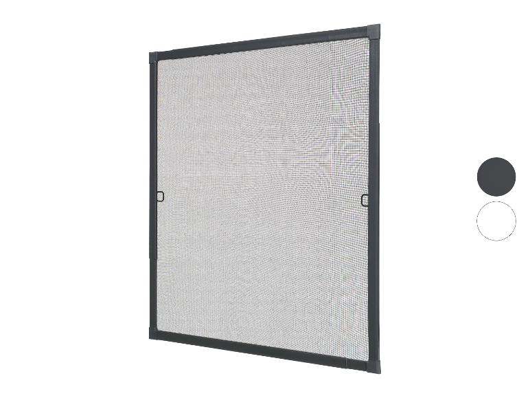 Moustiquaire de fenêtre gris foncé.