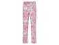 Un pantalon rose avec un motif tie-dye.