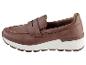 Un mocassin en cuir marron avec une semelle blanche.