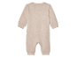 Combinaison bébé beige à manches longues.