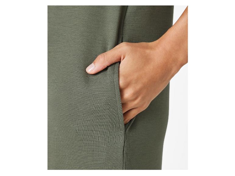 Robe pull vert olive avec poche.