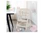 Chaise haute ROBA Treppenhochstuhl Sit Up en bois clair avec vaisselle et jouets pour enfants.
