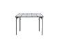 Un pavillon ou une pergola avec une structure en métal noir et un toit transparent.