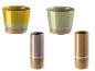 Deux pots en céramique jaunes et verts et deux vases étroits.