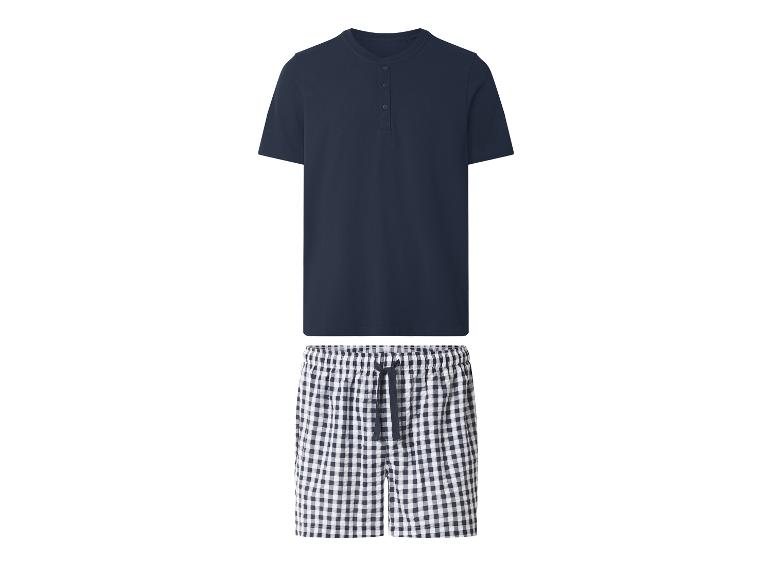 Pyjama homme à manches courtes avec haut et short à carreaux.