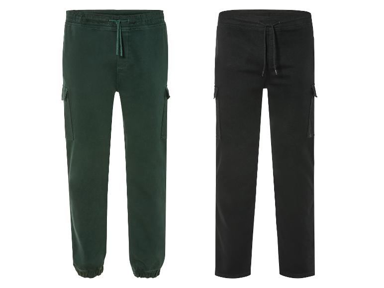 Deux pantalons avec cordon de serrage, un vert et un noir.