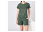T-shirt et shorts assortis vert foncé pour femme.