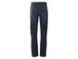 Un jean bleu foncé pour femme
