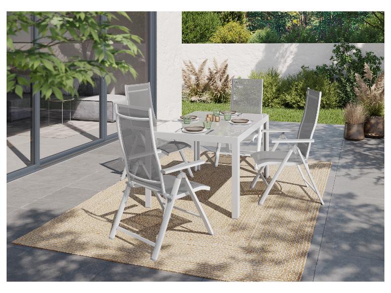 Ensemble de table et chaises de jardin blanches ; style moderne.