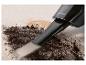 Un aspirateur Silvercrest avec une buse sur un tapis.