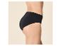 Vue latérale d'une femme portant une culotte noire taille haute.
