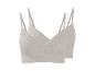 Deux brassières côtelées beige clair avec bretelles réglables.