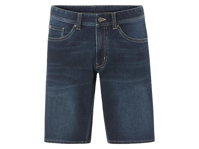 Shorts en jean bleu foncé.
