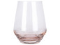 Un verre transparent avec un fond rose.