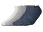 Cinq paires de chaussettes courtes de couleurs blanche, grise et bleue.