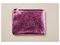 Petite pochette rose métallisé, idéale pour accessoires.