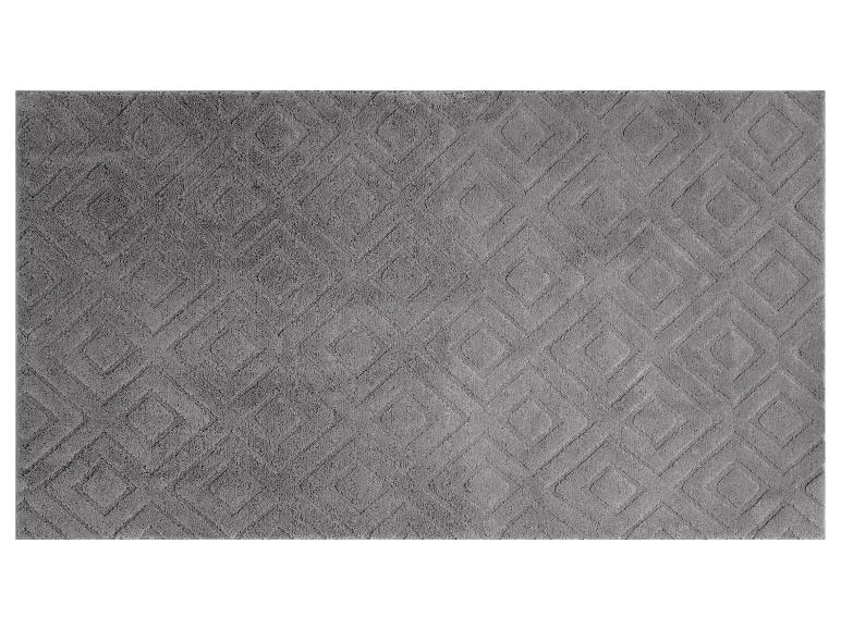 Tapis de bain rectangulaire gris avec un motif de losanges en relief.