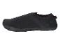 Chaussures noires de type slip-on, semelle crantée.