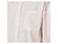 Une chemise blanche à rayures avec des boutons