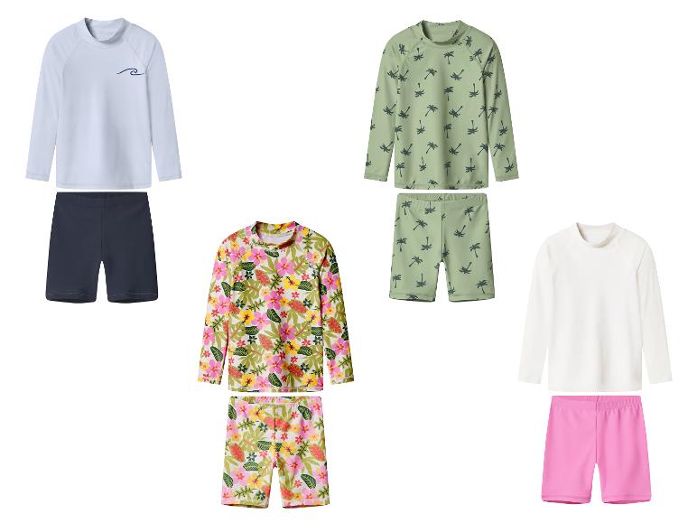 Ensembles de hauts de bain à manches longues et shorts de bain pour enfants, divers coloris et motifs.
